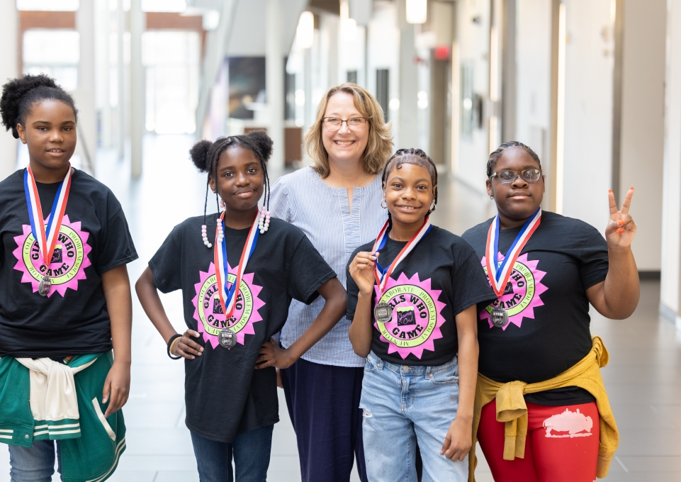 Kelly Frothingham with Girls Who Game students